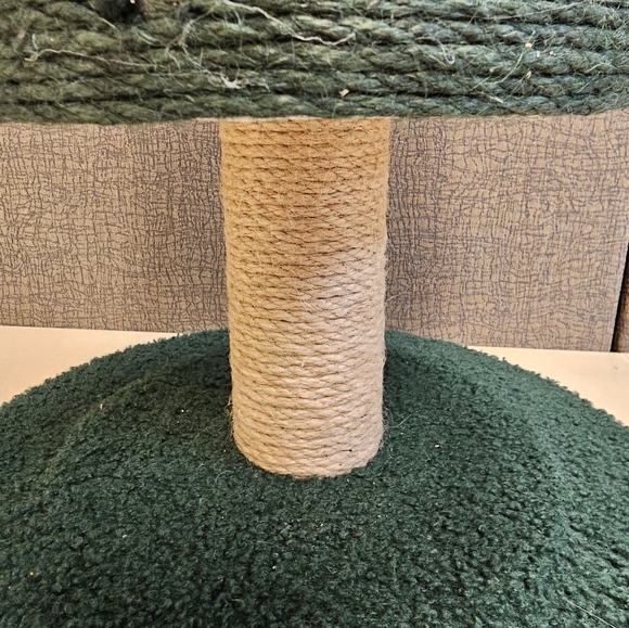 CAT Scratcher Christmas Tree - Picture 4 of 9